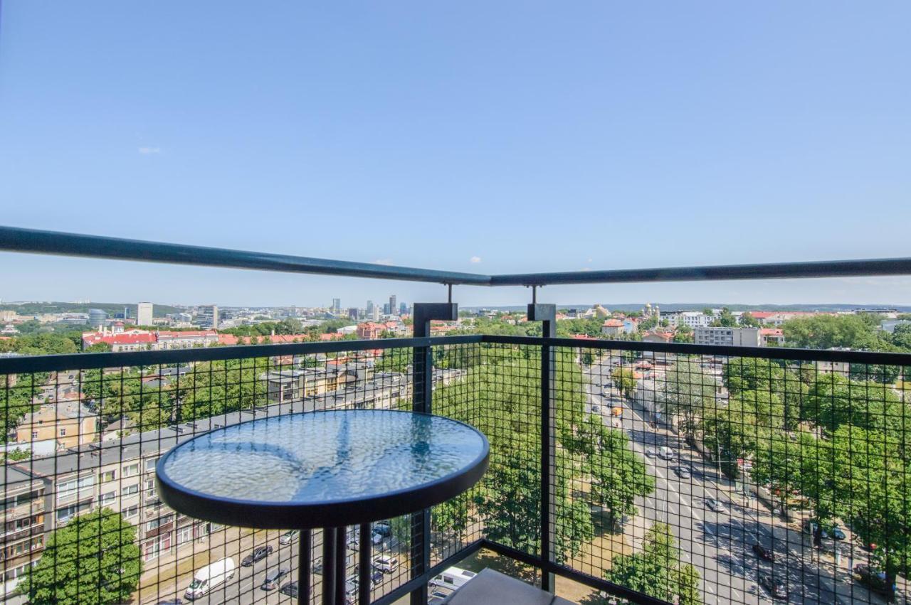 Helios Luxury Apartment In Vilnius Skyscraper Exterior photo
